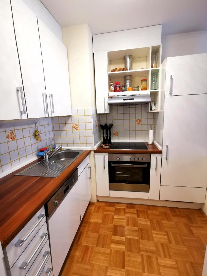 Apartment Cozy With Free Parking And Balcony