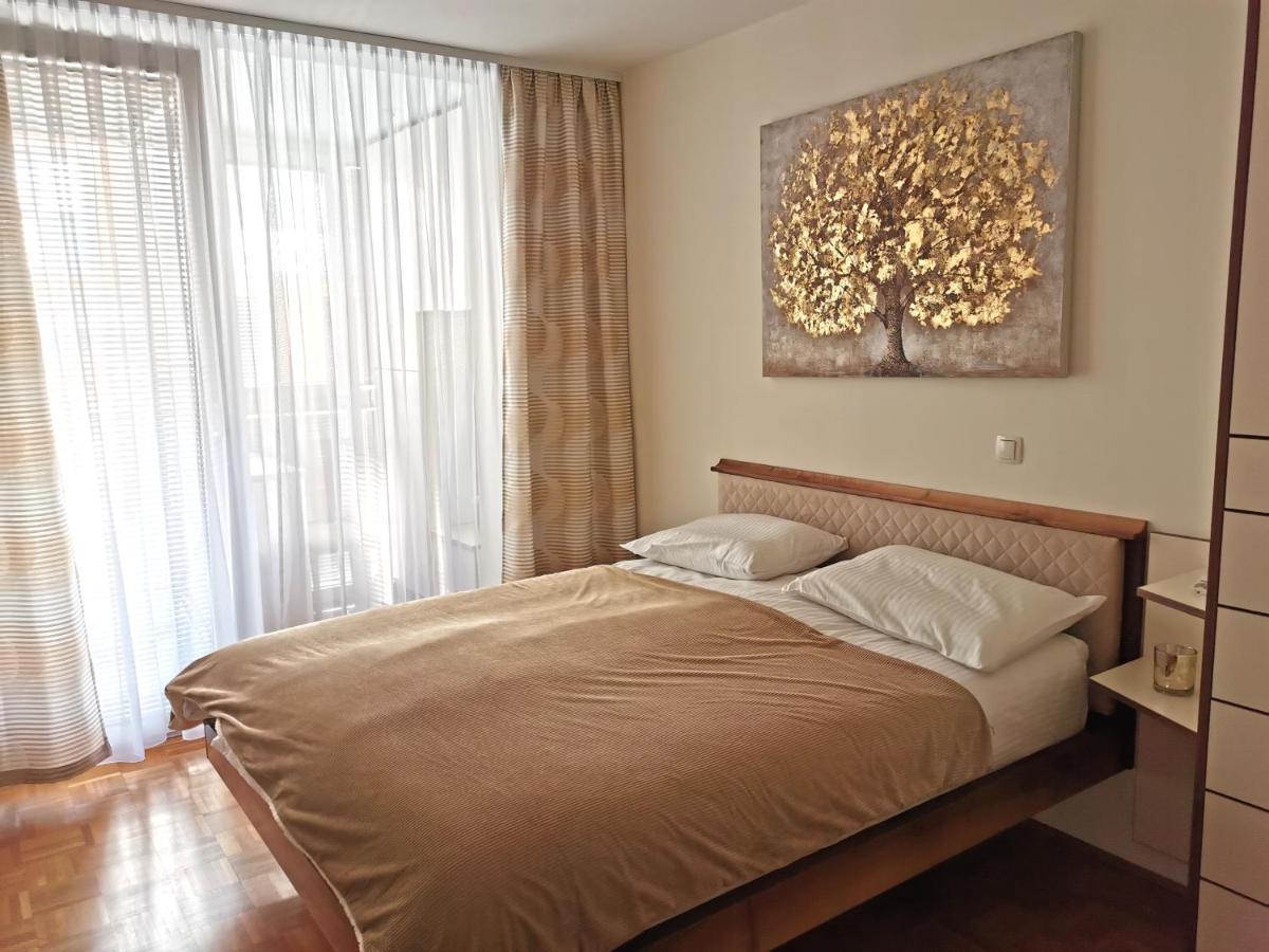 Cozy With Free Parking And Balcony *